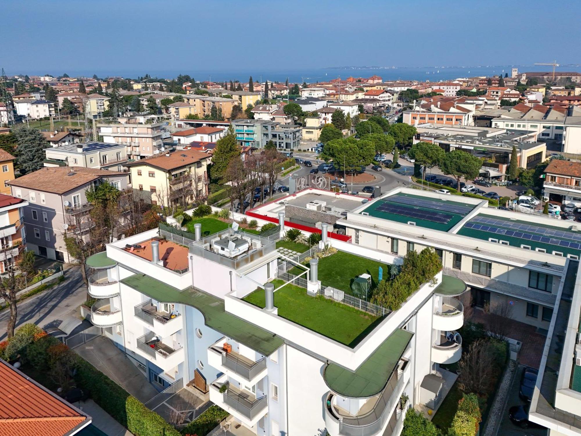Desenzanoloft Official Partner Marriott Homes & Villas -The Wind Rose Renovation 2025 Ντεζεντσάνο ντελ Γκάρντα Εξωτερικό φωτογραφία